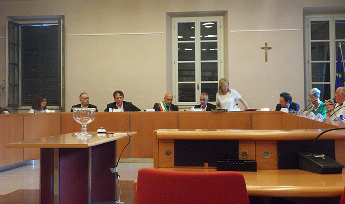 Borgomanero: giovedi consiglio comunale su 12 punti. Interrogazione sul parcheggio in stazione