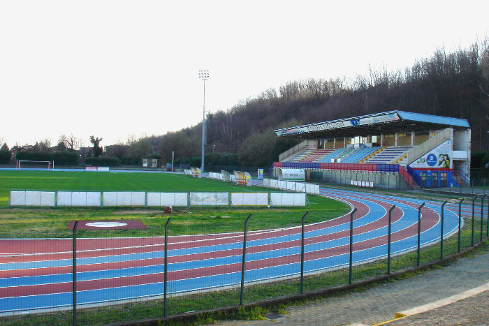 Momentaneamente sospeso l'utilizzo della pista di atletica