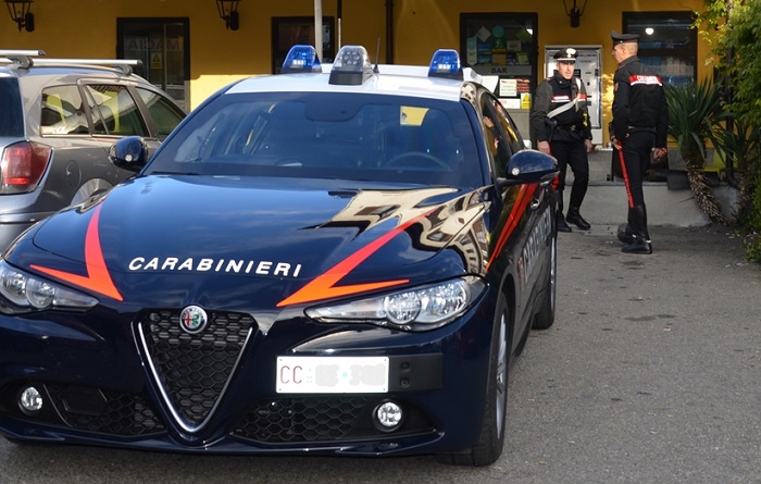 Anziana truffata: portati via i monili con il trucco della malattia alla figlia