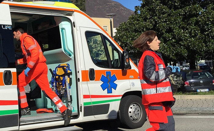 Tragico incidente: due morti nello scontro tra auto e moto
