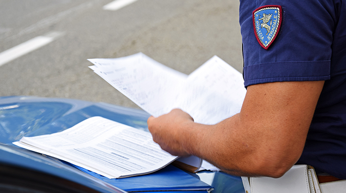 A26, fermato con un documento falso: arrestato 