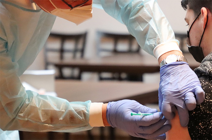 Vaccini: l'obiettivo è immunizzare tutti gli studenti entro settembre 