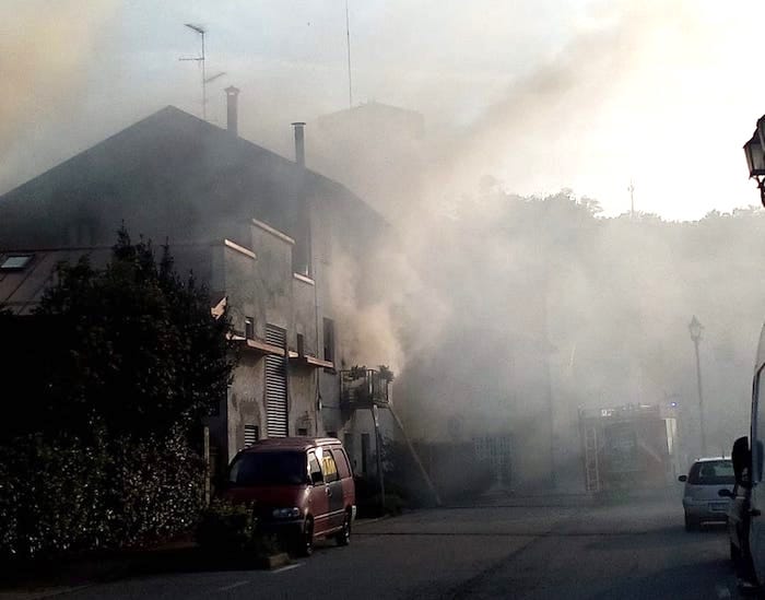 Cavaglio d'Agogna: lavatrice in fiamme, casa inagibile 