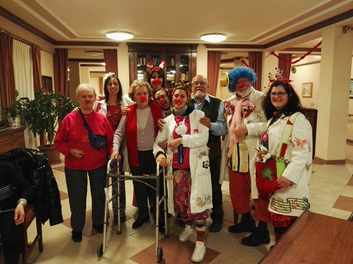 La Befana e gli amici del Pianeta Clown in visita al Centro anziani “Venerabile Padre Picco” 