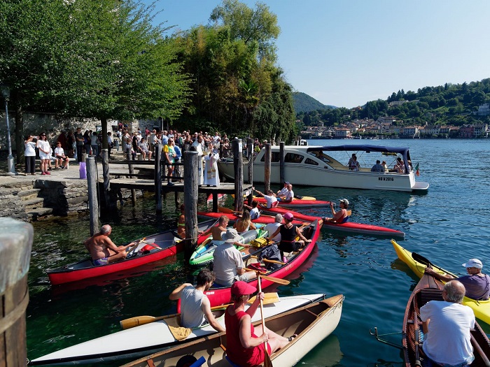 Partecipata la 20ª benedizione dei vogatori sul lago d’Orta a Ferragosto