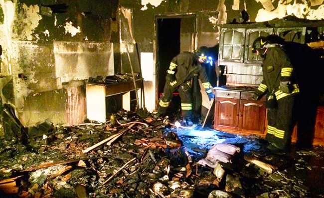 Oleggio incendio casa interno vigili