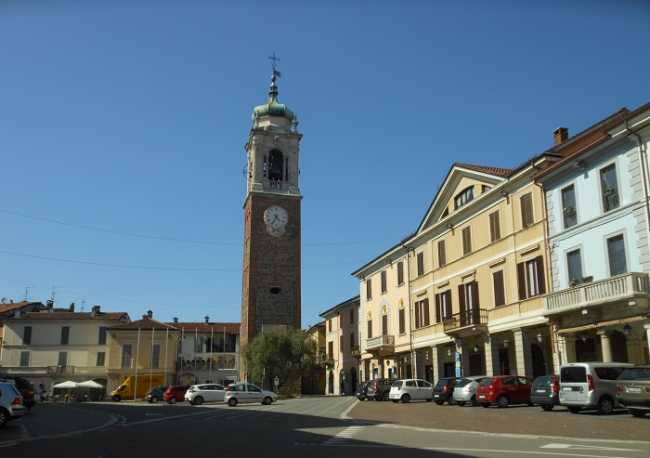 Oleggio piazza Martiri
