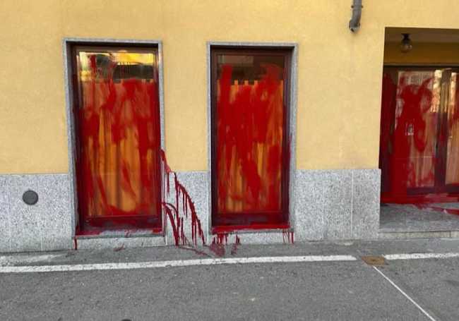 Vaprio vetrine ibrattate