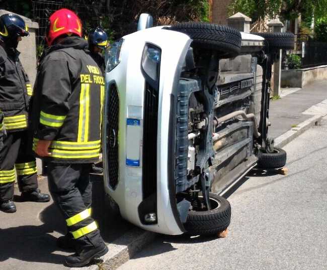 auto fianco vigili 2