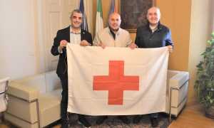 borgomanero consegna bandiera cri