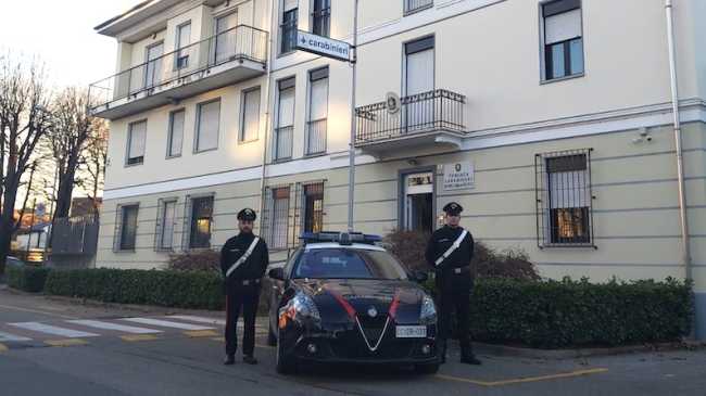 carabinieri borgomanero auto