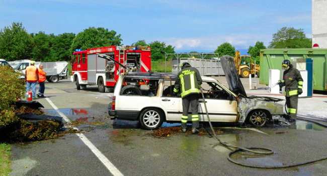 incendio auto volovo vigili autobotte