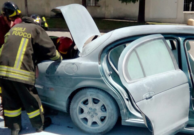 incendio autovettura