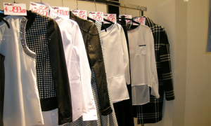 saldi vestiti appendino