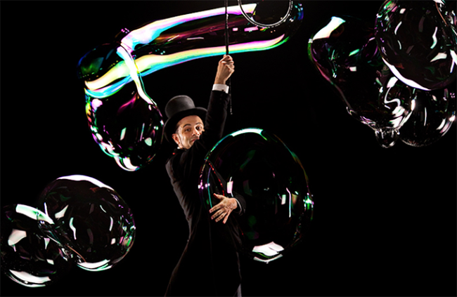 teatro sull acqua bolle di sapone