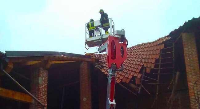 tetto crollo vigili fuoco OK sizzano