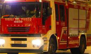 vigili fuoco autopompa notte