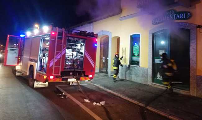 vigili novara incendio negozio