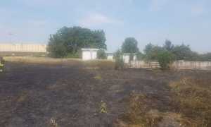 vigilidelfuoco sterpaglie fiamme