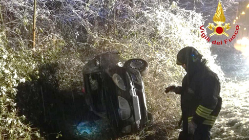 gozzano auto ribaltata