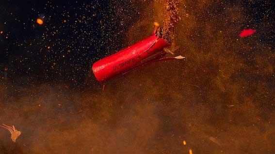 thumbnail petardo scoppio