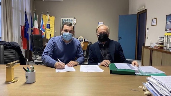 firma contratto lago