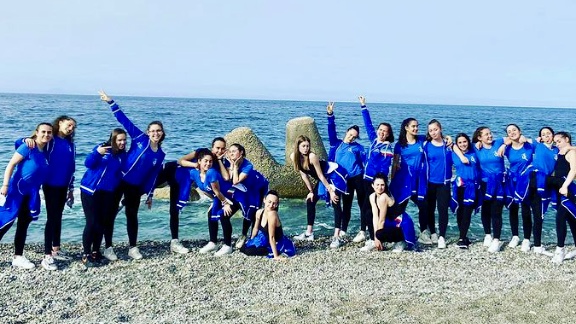 twirling santa cristina