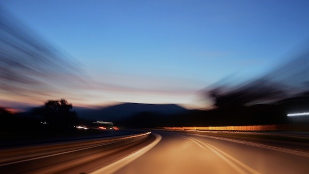 autostrada notturno visuale